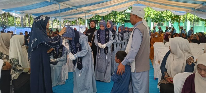 Foto Suasana saat Pimpinan Ponpes DM NW Yasnuhu NW Pringgabaya) Saat Acara Haflah Akhirussanah & Wisuda Tahfidzul Qur'an dirangkai Tasyakuran Penamatan Santri Tahun Ajaran 2025/2026, pada Sabtu (20/6/2026) (Dok. Pribadi) Foto Suasana saat Pimpinan Ponpes DM NW Yasnuhu NW Pringgabaya) Saat Acara Haflah Akhirussanah & Wisuda Tahfidzul Qur'an dirangkai Tasyakuran Penamatan Santri Tahun Ajaran 2025/2026, pada Sabtu (20/6/2026) (Dok. Pribadi)